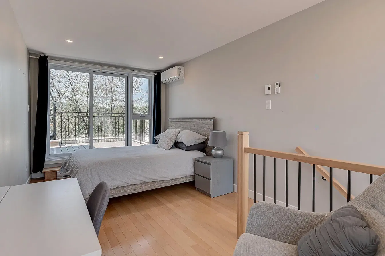 Bedroom; natural light, wood floor, modern style