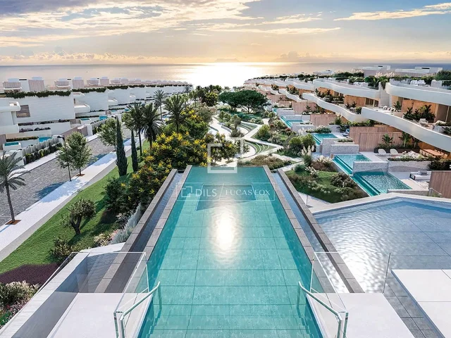 Dom i otoczenie; widok, podłoga z płytek, światło dzienne