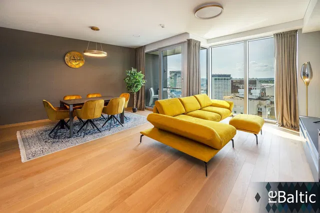 Soggiorno; vista, pavimento in legno, luce naturale, stile moderno