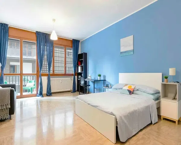 Ložnice; přirozené světlo, moderní styl