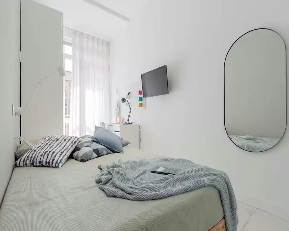 Bedroom; natural light, modern style