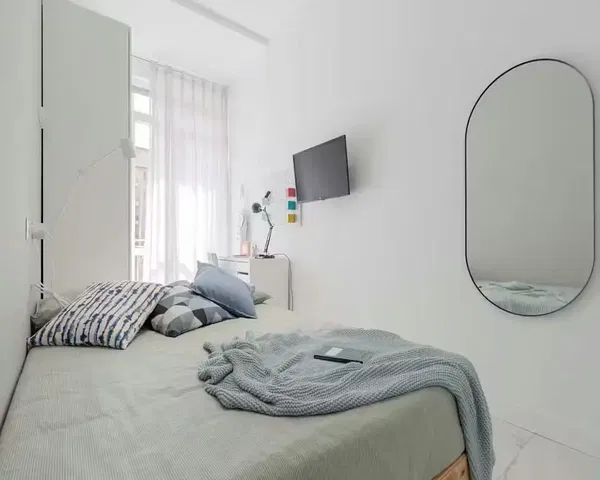 Bedroom; natural light, modern style