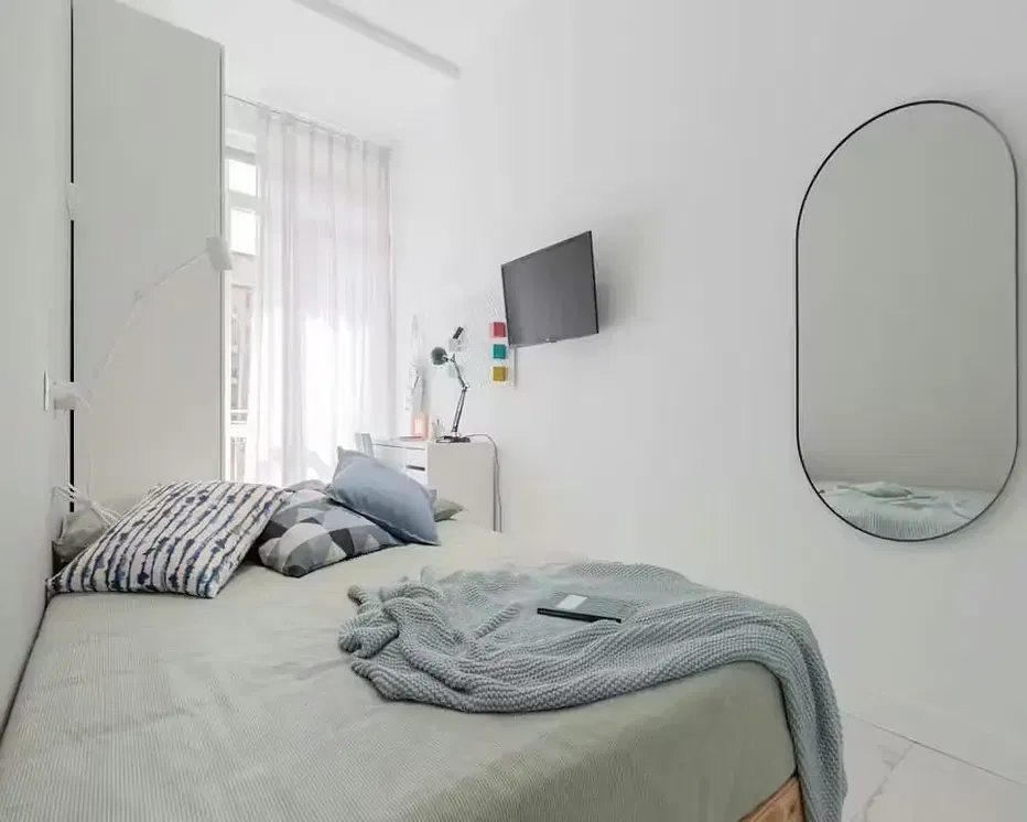Bedroom; natural light, modern style