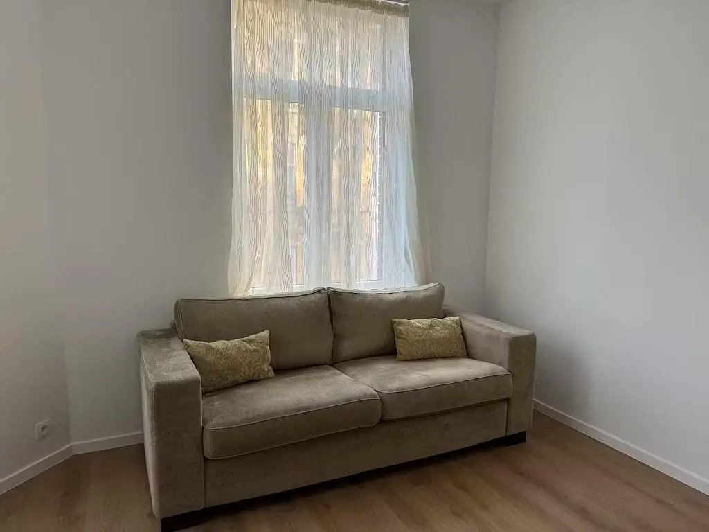 Soggiorno; luce naturale, pavimento in legno, stile moderno