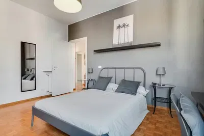 Ložnice; přirozené světlo, moderní styl