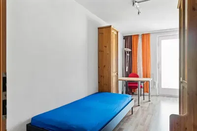 Schlafzimmer; tageslicht, holzboden