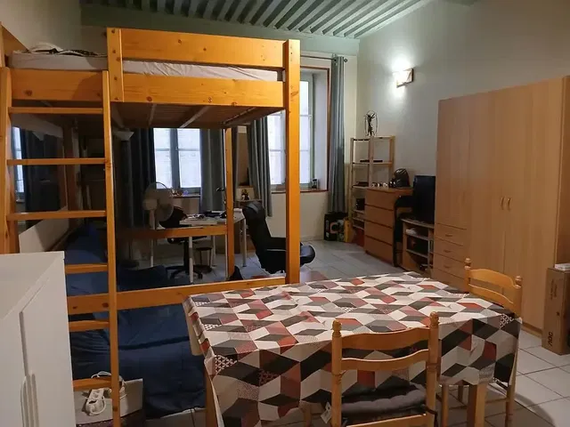 Kinderzimmer; holzboden, tageslicht