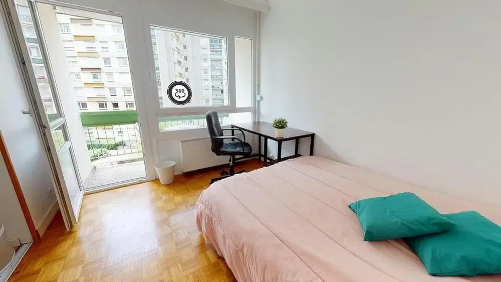 Schlafzimmer; blick, holzboden, tageslicht