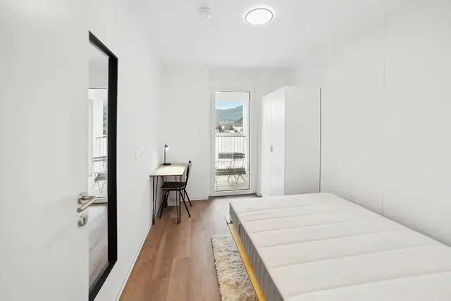 Schlafzimmer; blick, tageslicht, holzboden, moderner stil