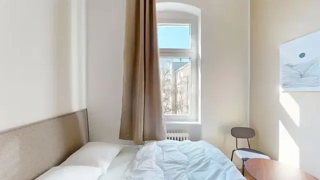 Quarto; luz natural, vista