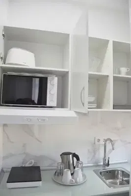 Cucina; elettrodomestici, luce naturale