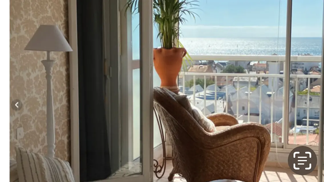 Living room; view, natural light