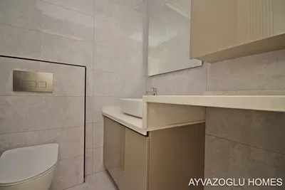 Τουαλέτα; πλακάκια, ανακαινισμένο, φυσικό φως, μοντέρνο στυλ