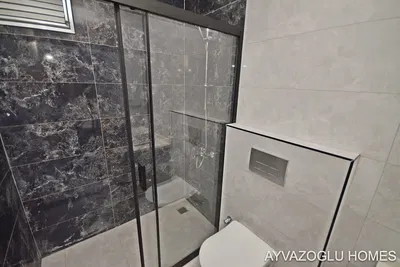 Μπάνιο; πλακάκια, ανακαινισμένο, φυσικό φως, μοντέρνο στυλ