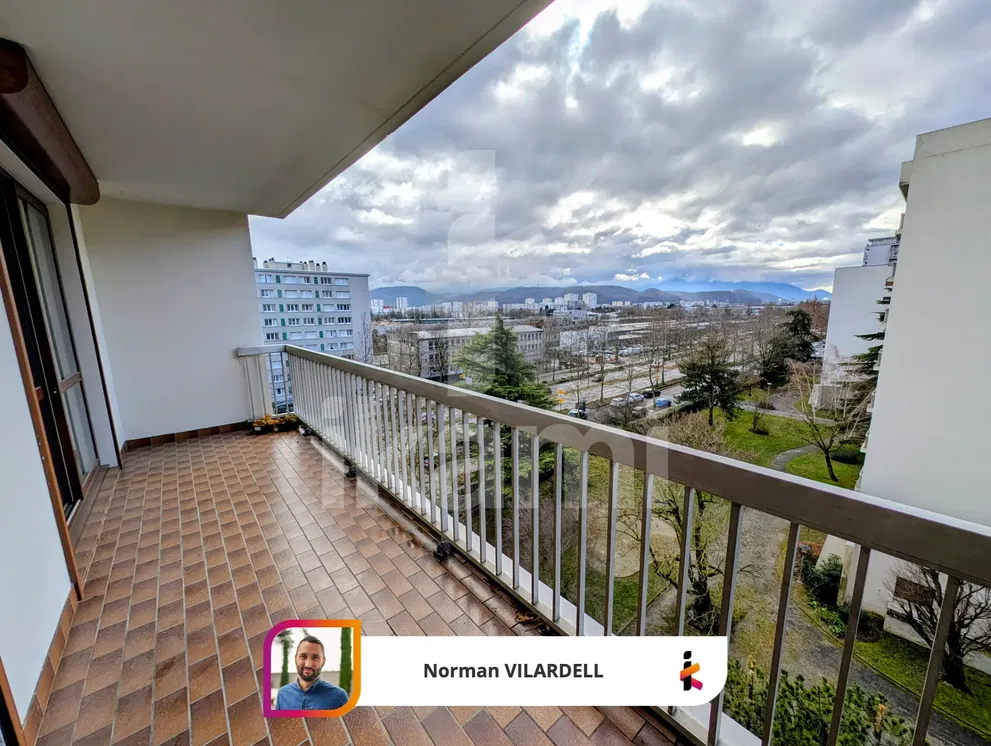 Balkon; výhled, dlažba