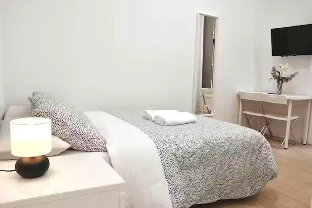 Υπνοδωμάτιο; φυσικό φως, μοντέρνο στυλ