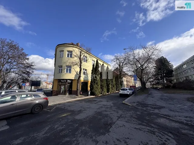 Dům a okolí; výhled