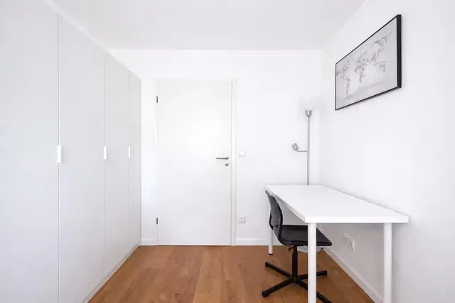 Bedroom; wood floor, natural light, modern style