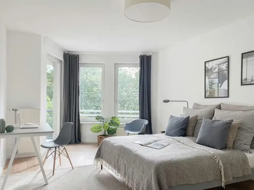Bedroom; natural light, modern style