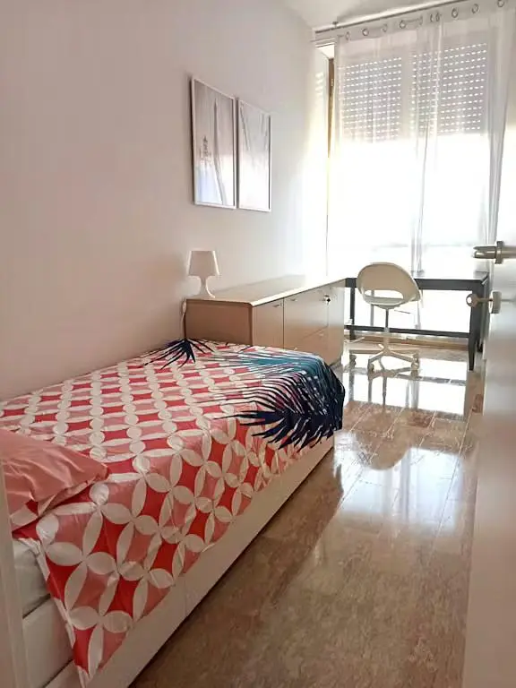 Schlafzimmer; tageslicht, fliesenboden