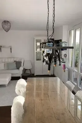 Salon; parquet, lumière naturelle, style moderne