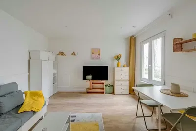 Oturma odası; doğal ışık, modern stil