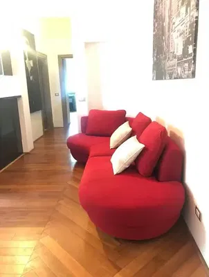 Soggiorno; pavimento in legno, luce naturale, stile moderno