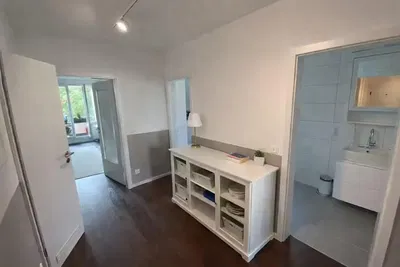 Salon; światło dzienne, podłoga drewniana