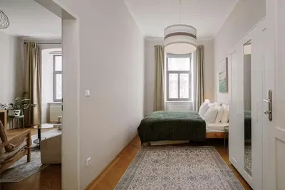 Schlafzimmer; tageslicht, holzboden