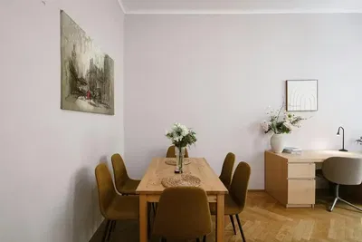 Wohnzimmer; holzboden, tageslicht, moderner stil