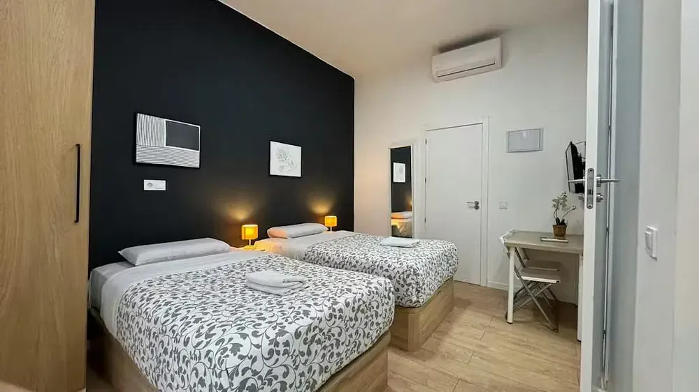 Спалня; естествена светлина, модерен стил