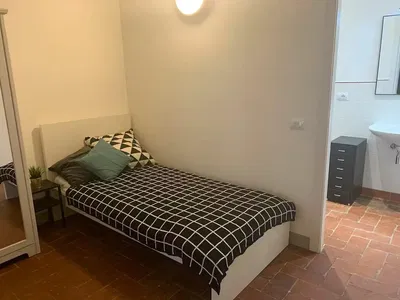 Schlafzimmer; tageslicht, holzboden