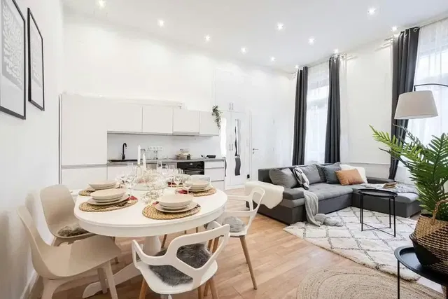 Dnevni boravak; prirodna svjetlost, moderan stil