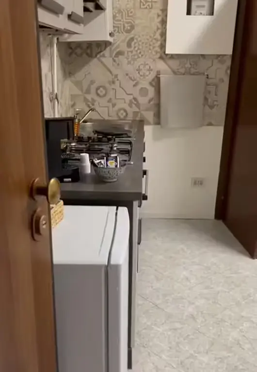 Küche; küchengeräte, fliesenboden