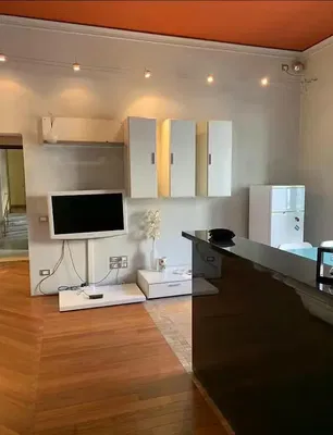 Kuchyně; dřevěná podlaha, přirozené světlo