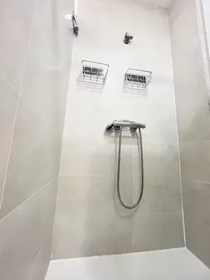 Salle de bain; carrelage, lumière naturelle, rénové