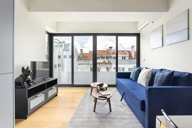 Σαλόνι; θέα, ξύλινο πάτωμα, φυσικό φως, μοντέρνο στυλ