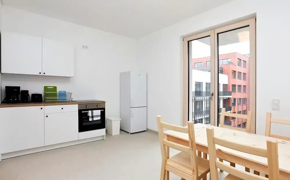 Keuken; keukenapparatuur, uitzicht, natuurlijk licht