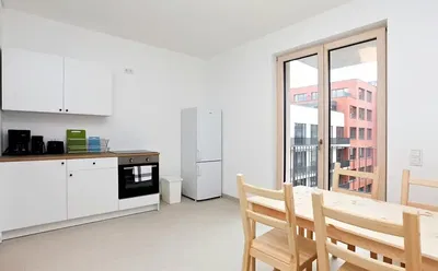 Keuken; keukenapparatuur, uitzicht, natuurlijk licht