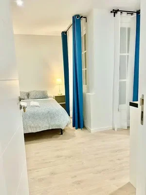 Chambre; lumière naturelle, parquet