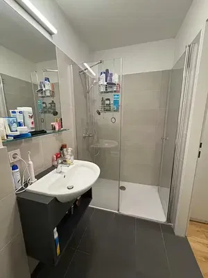 Salle de bain; carrelage, lumière naturelle