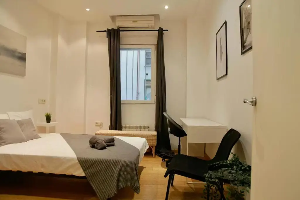 Dormitorio; luz natural, estilo moderno