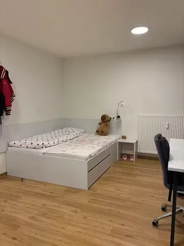 Chambre; parquet, lumière naturelle