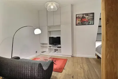 Wohnzimmer; holzboden, tageslicht, moderner stil