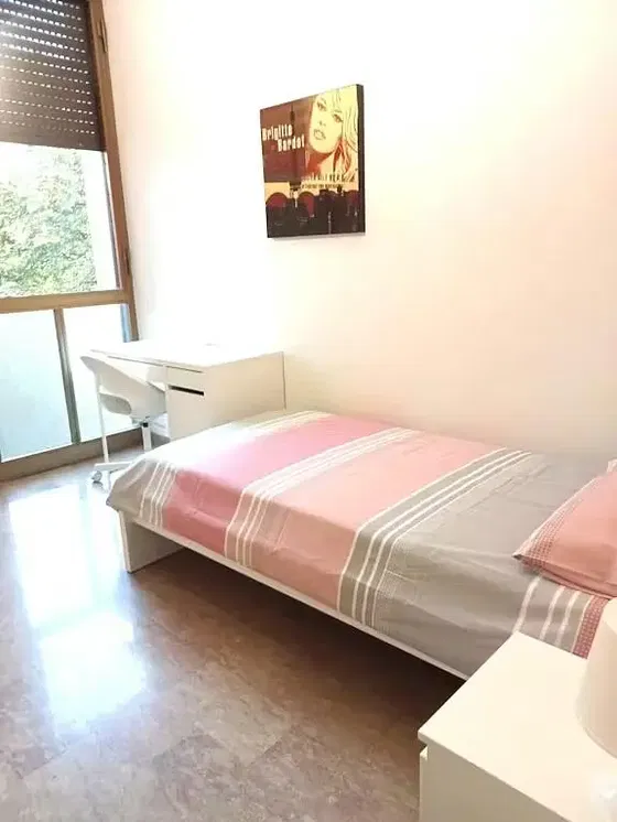 Schlafzimmer; tageslicht, fliesenboden