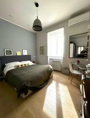 Schlafzimmer; holzboden, tageslicht