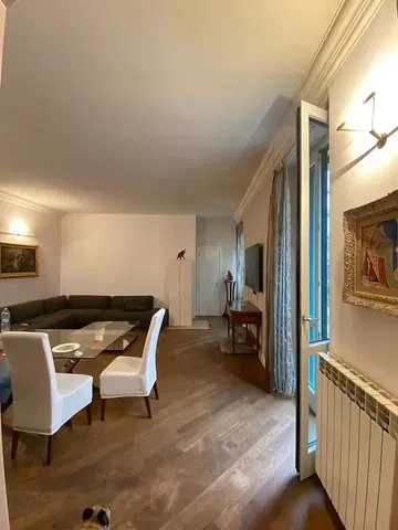 Wohnzimmer; holzboden, tageslicht