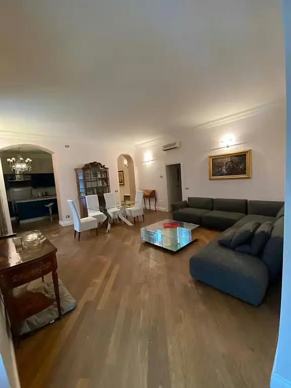 Wohnzimmer; holzboden, tageslicht