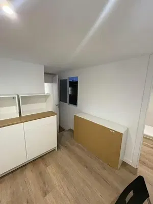 Κουζίνα; ξύλινο πάτωμα, ανακαινισμένο, φυσικό φως