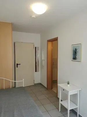 Chambre; carrelage, lumière naturelle